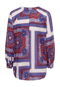 Langärmlige Bluse aus leichtem Stoff, mit einem floralen Paisleymuster in Rot und Blau auf einem weißen Hintergrund, und gerafften Ärmeln.