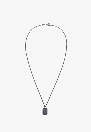 Czarny metalowy naszyjnik z cienkim łańcuchem oraz prostokątnym wisiorkiem o szczotkowanej fakturze. Zapięcie z tyłu.