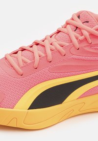 Puma COURT PRO  - Chaussures de basket - sunset glow/sun stream
