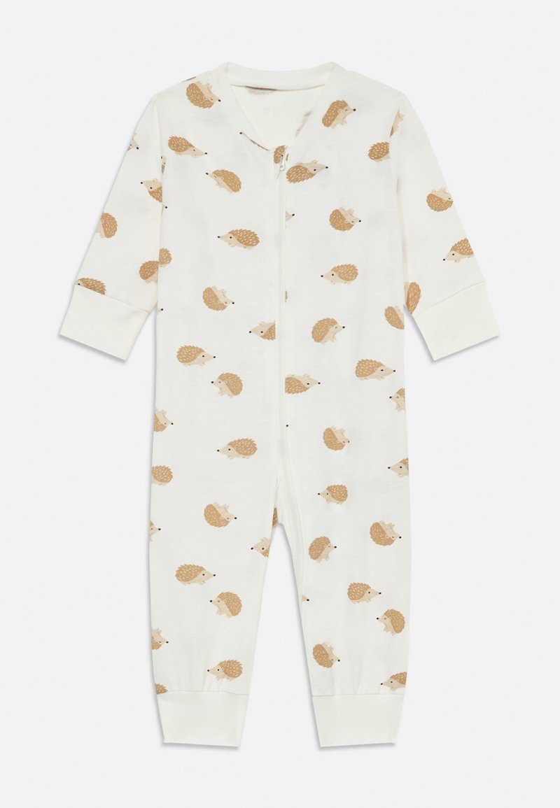 Weißer Stoff-Overall mit einem wiederholten Igelmuster in Beige und Braun. Er hat einen Reißverschluss vorne und eng anliegende Bündchen an den Ärmeln und Knöcheln.