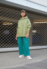 Nike Sportswear HOODIE - Camisola - alligator/sail