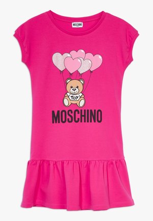 Robe rose vif pour filles avec ourlet volanté, ours en peluche tenant des ballons en forme de cœur, et texte "MOSCHINO" sur le devant.