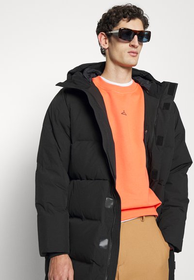 Holzweiler LOM JACKET - Dūnu mētelis - black