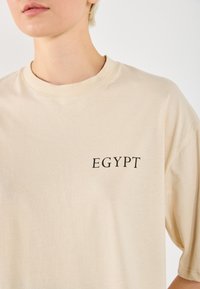 YOURTURN UNISEX - Camiseta estampada - oatmeal