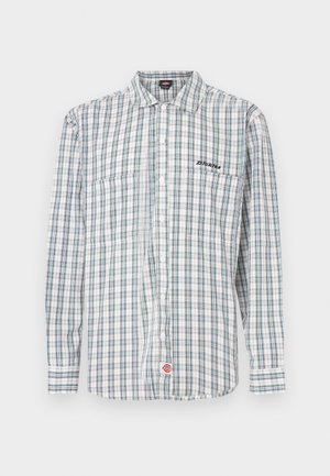 Καρό πουκάμισο με κουμπιά σε λευκό, πράσινο και μπλε. Διαθέτει μακριά μανίκια, γιακά, δύο εμπρόσθιες τσέπες και κέντημα λογοτύπου στο στήθος.