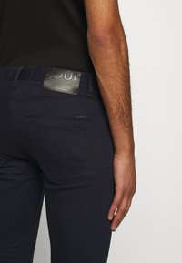 HUGO Skinny-Farkut - anthracite
