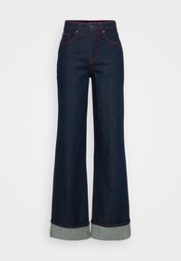 Mørkeblå vidde jeans med oppbrettede hem og synlig rød søm på lommer og sømmer, med knapp og glidelås.