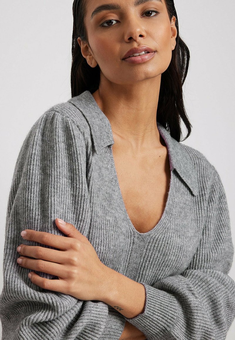 NA-KD MIT KRAGEN - Jumper dress - grey melange/grey - Zalando.de