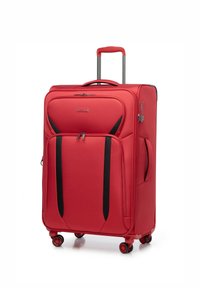 Czerwona walizka z czarnymi akcentami, wykonana z tkaniny, posiada teleskopową rączkę, dwie przednie kieszenie oraz cztery kółka ułatwiające przemieszczanie.