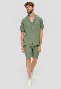 s.Oliver CHEMISE - Overhemd - tannengrün