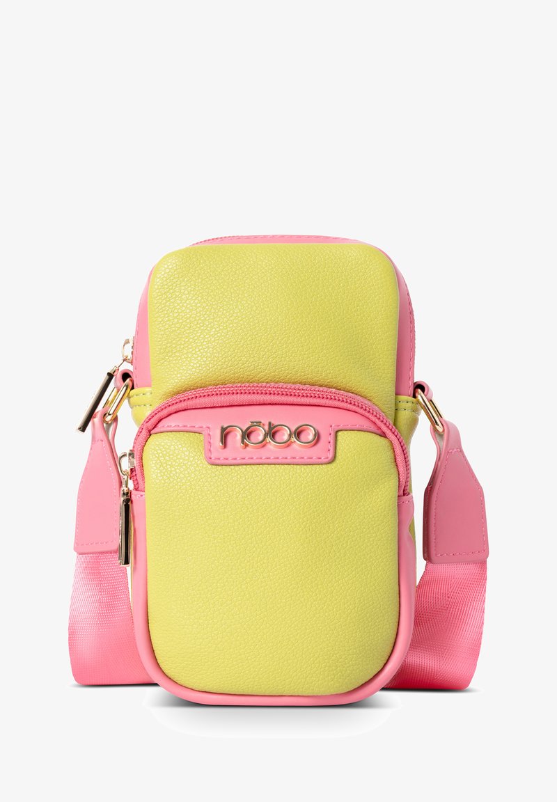 Gelbe und rosa Umhängetasche aus strukturiertem Kunstleder. Verfügt über eine Reißverschlusstasche auf der Vorderseite und einen abnehmbaren Riemen mit goldfarbenen Beschlägen.