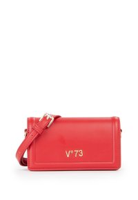Borsa a tracolla rossa in pelle con forma rettangolare, hardware in tono oro e logo del marchio impresso. Presenta una tracolla staccabile per maggiore versatilità.