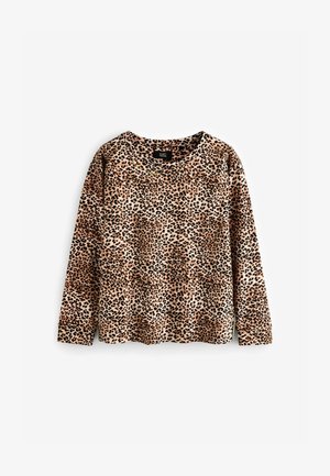 Długi rękaw bluzki z miękkiego materiału z wzorem w panterkę w odcieniach brązu i czerni na beżowym tle. Okrągły dekolt, luźny krój.