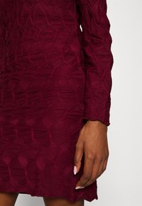Pieces Petite PCLOLA NECK SHORT DRESS - Φόρεμα σε ίσια γραμμή - tawny port