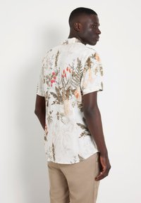 Guess ALLOVER - Camicia - mehrfarbig  weiß
