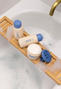 Coco & Eve PRO YOUTH SCALP MASSAGER - Bath and Body Tool