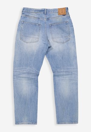 Hellblaue Jeans aus Denim mit geradem Bein. Merkmale sind Gesäßtaschen, dezentes Ausbleichen und ein gebrandetes Lederpatch am Bund.