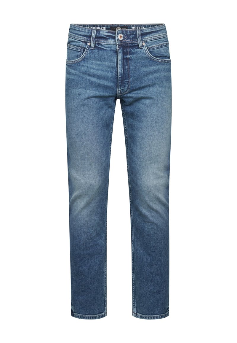 Jeans de mezclilla azul con un ligero desgaste en los muslos y las rodillas, con bolsillos frontales, presillas para cinturón y cierre de botón.