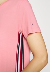 Tommy Hilfiger T-shirts print - pink