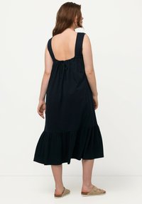 Ulla Popken V-AUSSCHNITT, ÄRMELLOS,  - Freizeitkleid - dark blue