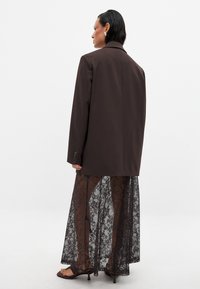 NA-KD Maksi sijonas - brown