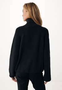 Mexx WITH ROLL NECK - Stickad tröja - deep black