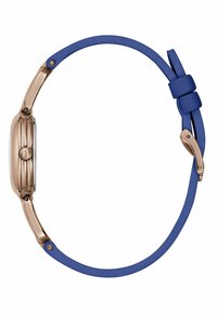 Orologio rotondo con quadrante argento e cassa in metallo rosé. Presenta un cinturino in silicone blu con un design testurizzato e una fibbia in metallo.