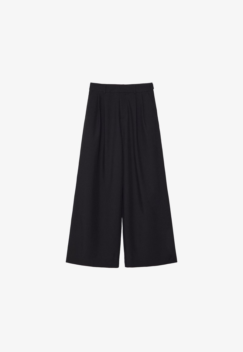 Zwarte wijde broek met plooien, gemaakt van een soepele stof. Heeft een hoge taille en een nette, op maat gemaakte snit.
