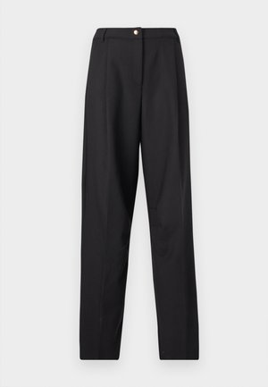 Pantalon noir taille haute, coupe droite, avec une fermeture à bouton unique en or à la taille.