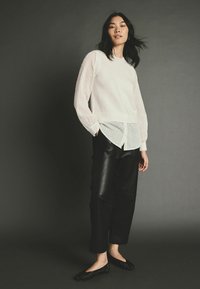Next REGULAR FIT SPARKLE SEQUIN LAYER  - Svetrík - ecru white