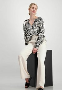 Monari GESMOKTE ZEBRAMUSTER  - Blouse - schwarz gemustert (998)