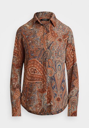 Camicia a maniche lunghe con motivo paisley, caratterizzata da ricchi colori ruggine, blu e crema. Il tessuto ha una consistenza liscia, con colletto classico e chiusura con bottoni.