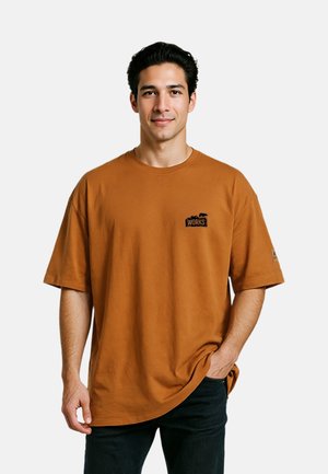 MIT BRUSTLOGO - T-shirt imprimé - braun