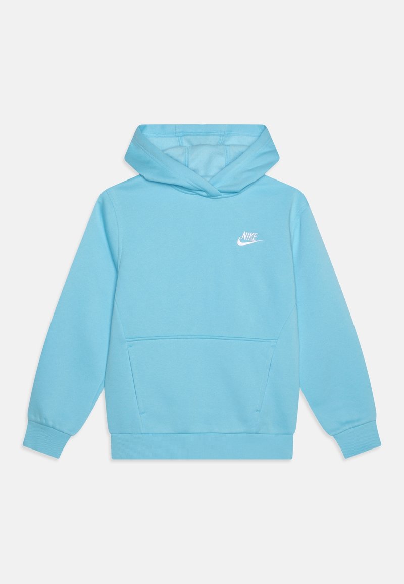 Hoodie Nike bleu clair avec poche avant, manches longues, poignets côtelés et logo Nike blanc sur la poitrine gauche, affiché sur un fond blanc.