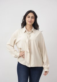 Unausgewählt, beige