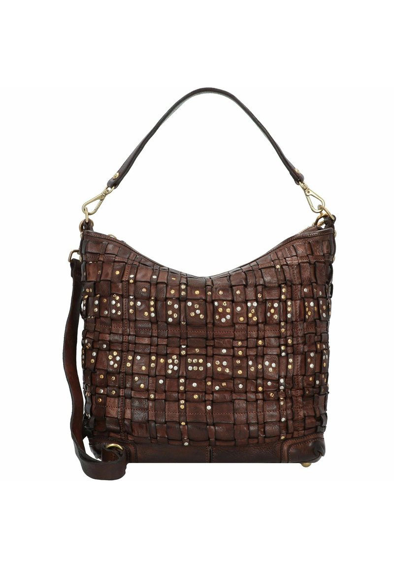 Borsa a mano in pelle intrecciata marrone con parte superiore curva, dotata di borchie metalliche e di una sola tracolla. Superficie testurizzata con dettagli intricati.