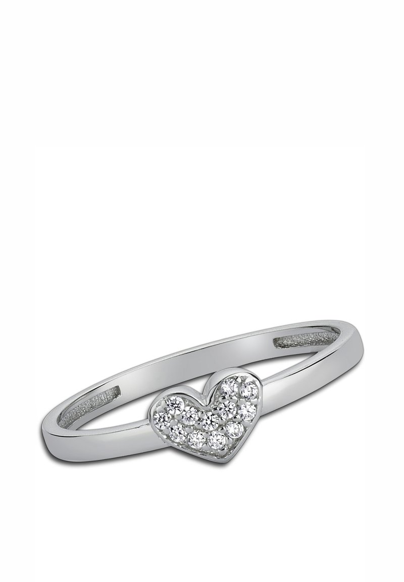 Bague en argent avec un design en forme de cœur orné de pierres claires rondes, surface polie et bande élégante.