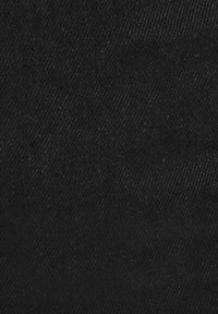 Tejido de mezclilla negra con una textura suave, con un tejido uniforme y un brillo sutil. Sin patrones o acentos visibles.