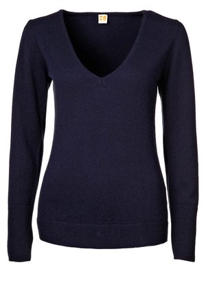 Granatowy sweter z długim rękawem i dekoltem w serek, z prążkowanymi mankietami i dołem, z małą prostokątną metką przy szyi.