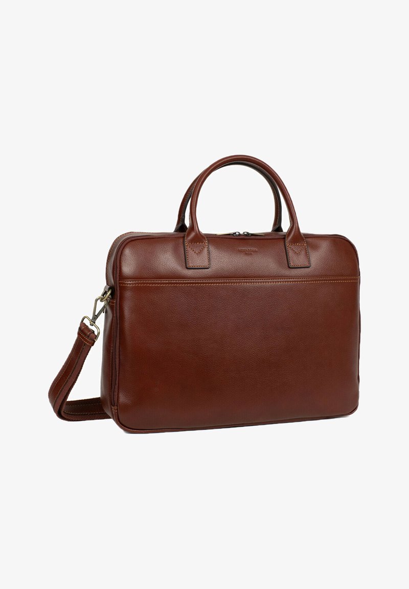 Bruine leren laptoptas met dubbele handvatten en een afneembare schouderriem. Gladde textuur, ingetogen design en subtiele stikdetails.