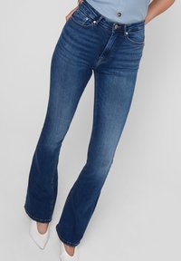 ONLY Vaqueros a campana - medium blue denim