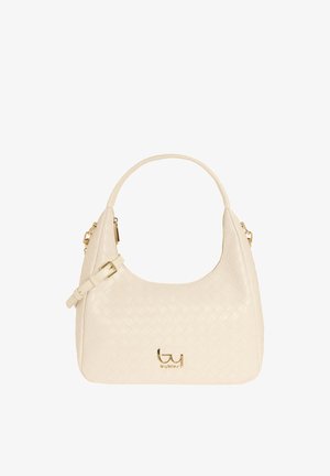 Borsa a tracolla in pelle intrecciata beige con fibbia dorata e logo, caratterizzata da una maniglia curva e dettaglio della tracolla regolabile.