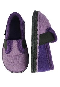  Paar paarse vilten slippers met een gestructureerd bovenwerk, elastische zijband en een contrasterende donkere paarse zool. Voorzien van een gestikte rand voor duurzaamheid.