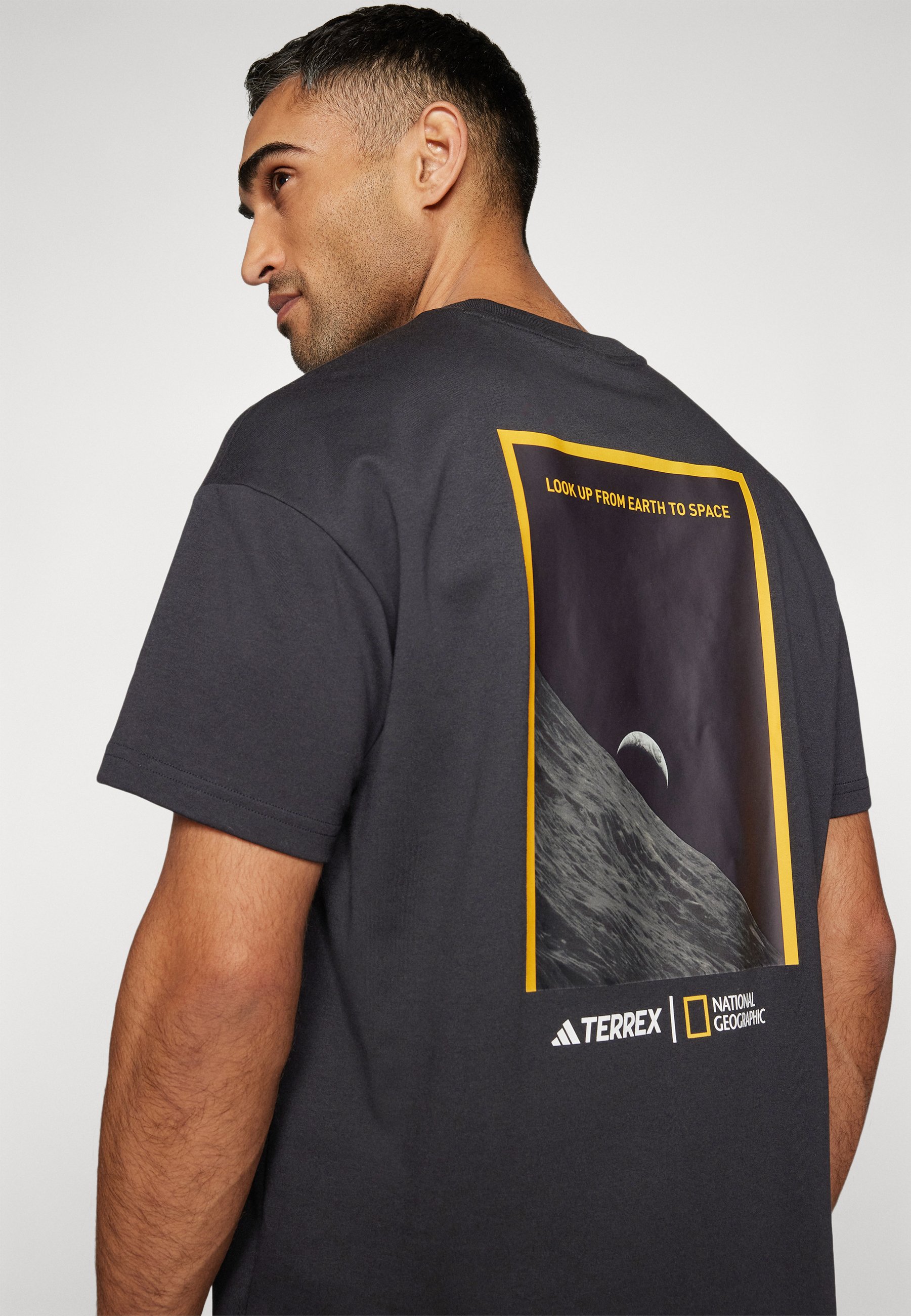 ★adidas★ PRM Print Tee Black adidas Originals cotton t-shirt 80s Premium Graphic Tee PRM EU