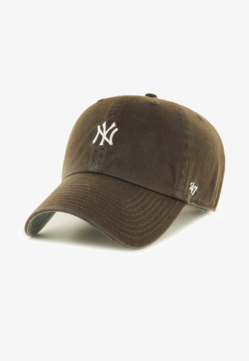 Casquette de baseball en coton brun avec un logo NY brodé en blanc à l'avant et un petit '47' blanc sur le côté. Visière courbée, tissu texturé.