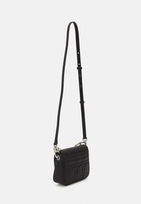 Calvin Klein TOUCH CHAIN - Sac à main - black