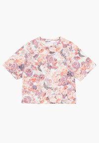 Krátký rukáv, zkrácený tričko z lehkého materiálu, které má vícerozměrný květinový a abstraktní vzor v odstínech růžové, fialové a modré.