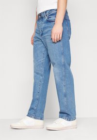 Wrangler REDDING - Loose fit teksad - guardian