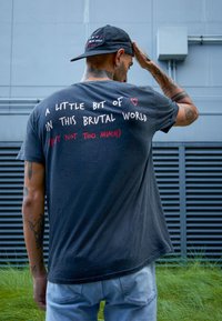 Mira Paris BRUTAL BACK VINTAGE - T-shirt print - black denim