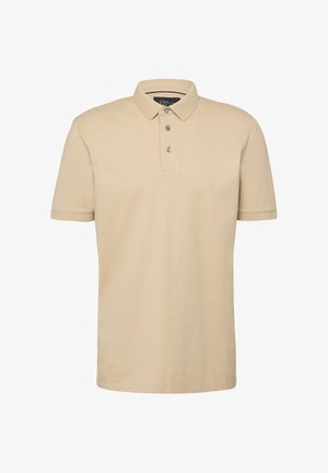 Beige polohemd met korte mouwen, drie knopen en een kraag, weergegeven tegen een witte achtergrond.